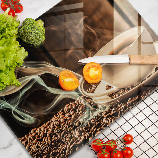 Tocător din sticlă ceașcă și boabe de cafea