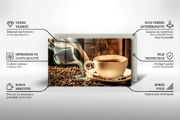 Tocător din sticlă ceașcă și boabe de cafea