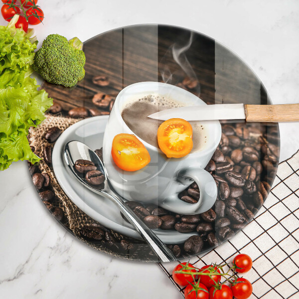 Tocător de bucătărie ceașcă și boabe de cafea