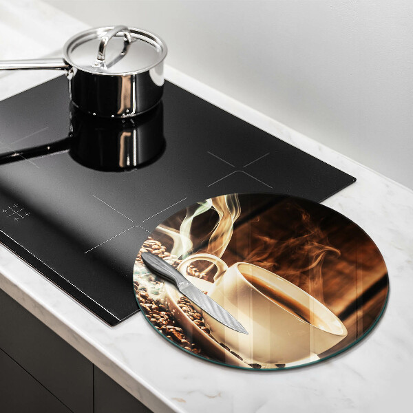 Tocător de bucătărie ceașcă și boabe de cafea