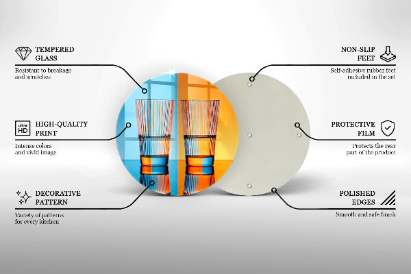 Tocător de bucătărie Două pahare cu apă