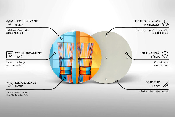 Tocător de bucătărie Două pahare cu apă