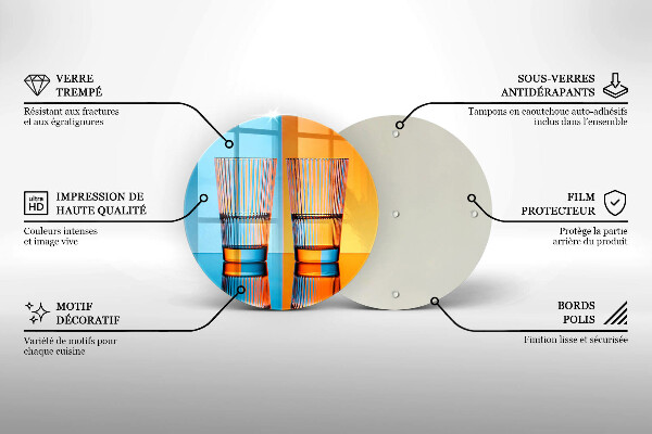 Tocător de bucătărie Două pahare cu apă