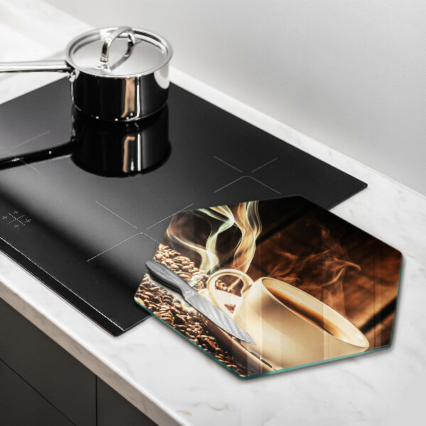 Tocător din sticlă ceașcă și boabe de cafea