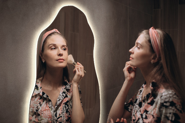 Oglinda forma neregulata led minimalist 45x90 cm