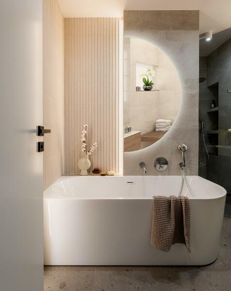 Oglinda semilună fara rama cu led 50x100 cm