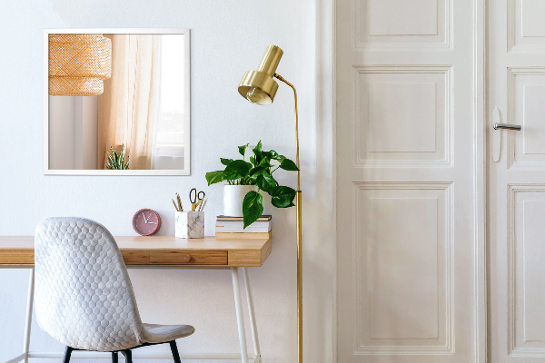 Oglinda dreptunghiulara decorativa cu rama alba 70x50 cm