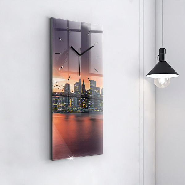 Ceas vertical de perete din sticlă East River din New York
