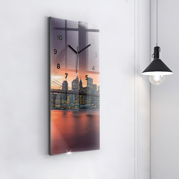 Ceas vertical de perete din sticlă East River din New York