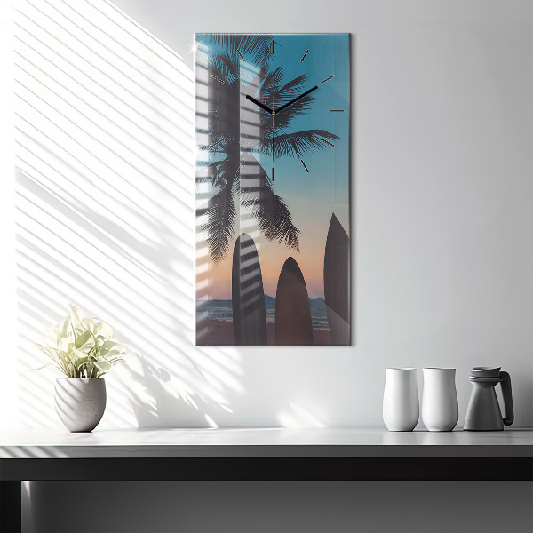 Ceas vertical de perete din sticlă Surfing pe plajă