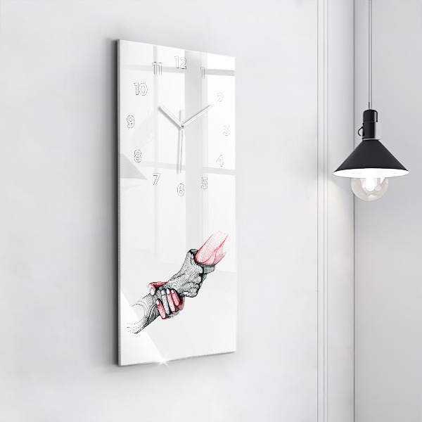 Ceas vertical de perete din sticlă ținându-se de mână