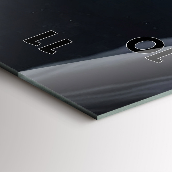 Ceas vertical de perete din sticlă Omul pe fundalul lunii