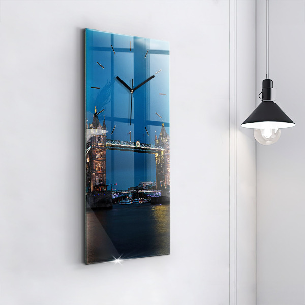 Ceas vertical de perete din sticlă Tower Bridge Londra noaptea