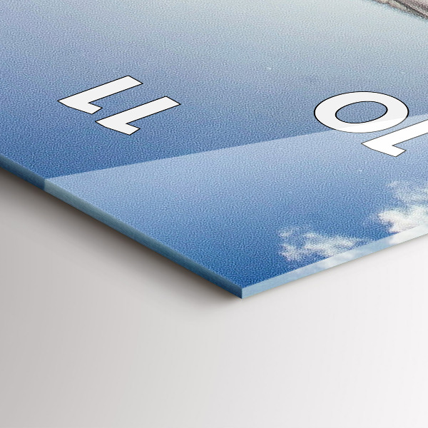 Ceas vertical de perete din sticlă Steagul polonez pe cer