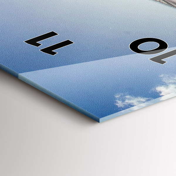 Ceas vertical de perete din sticlă Steagul polonez pe cer