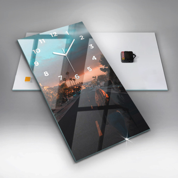 Ceas vertical de perete din sticlă Femeie pe drum