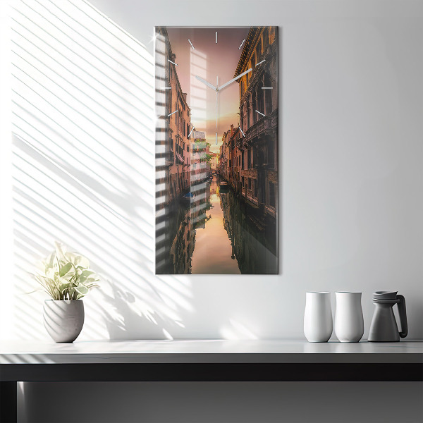 Ceas vertical de perete din sticlă Vedere asupra canalului din oraș