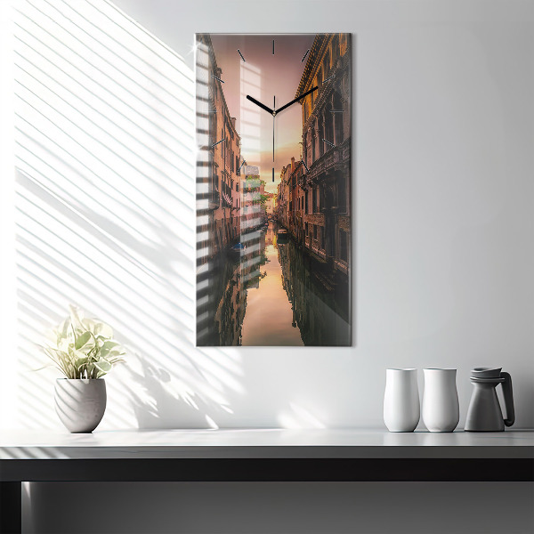 Ceas vertical de perete din sticlă Vedere asupra canalului din oraș
