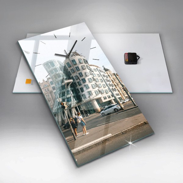 Ceas vertical de perete din sticlă Casa de dans Praga