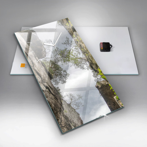 Ceas vertical de perete din sticlă Oraș rock din Republica Cehă