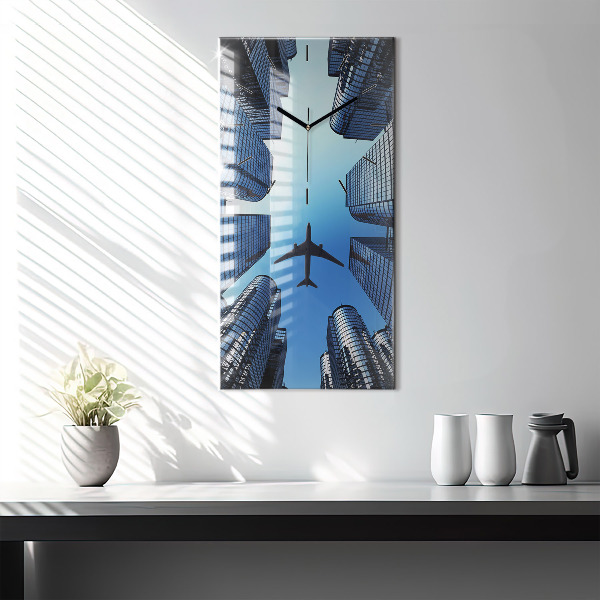 Ceas vertical de perete din sticlă Avionul deasupra clădirilor