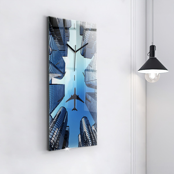 Ceas vertical de perete din sticlă Avionul deasupra clădirilor