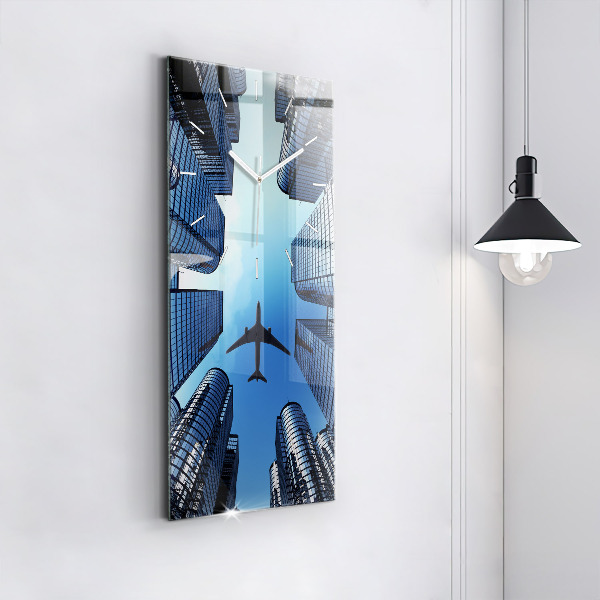 Ceas vertical de perete din sticlă Avionul deasupra clădirilor