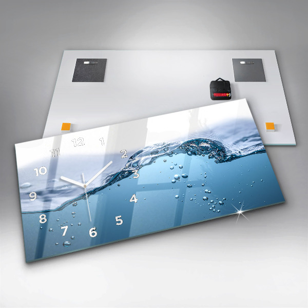 Ceas orizontale de perete din sticlă Prim-plan cu apă