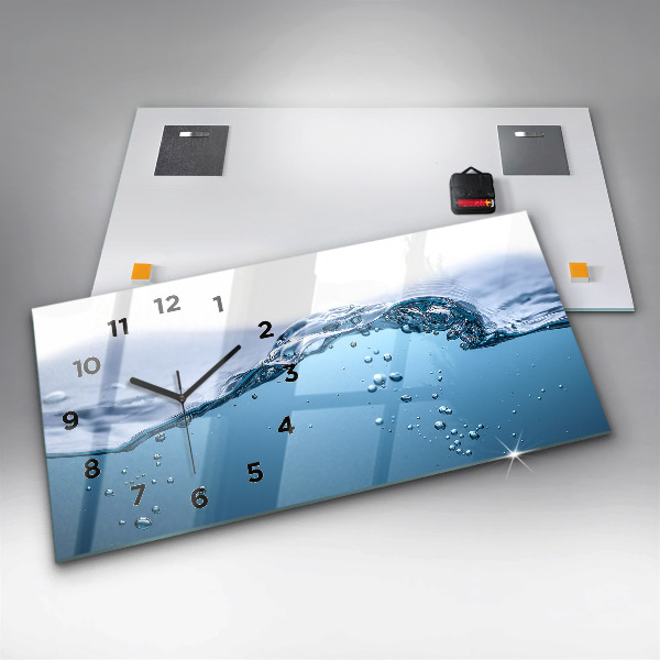 Ceas orizontale de perete din sticlă Prim-plan cu apă