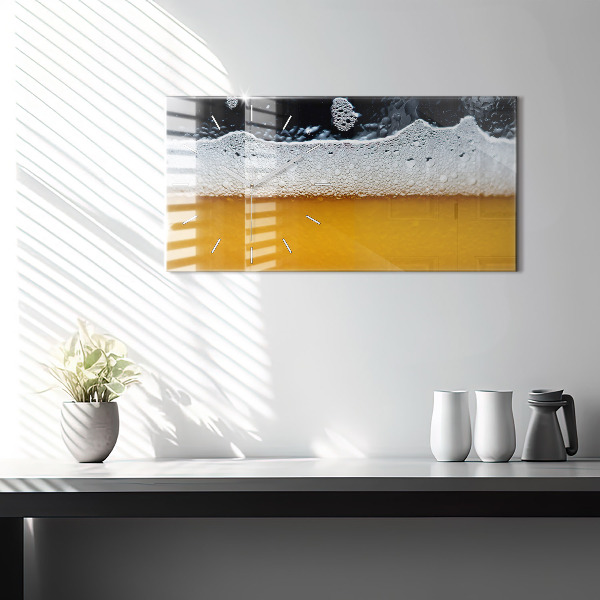 Ceas orizontale de perete din sticlă Prim-plan cu bere