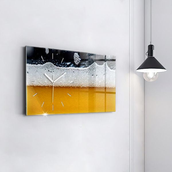 Ceas orizontale de perete din sticlă Prim-plan cu bere