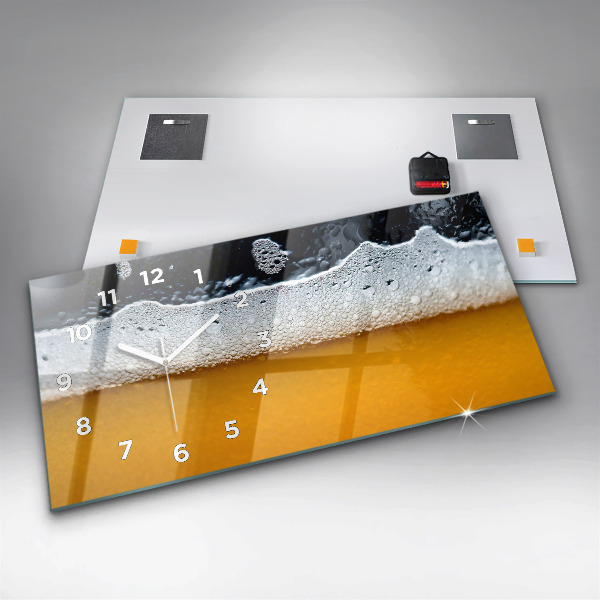 Ceas orizontale de perete din sticlă Prim-plan cu bere