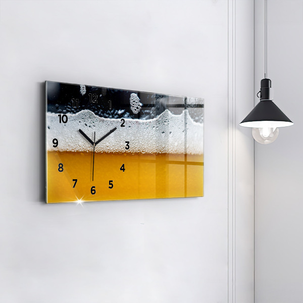 Ceas orizontale de perete din sticlă Prim-plan cu bere