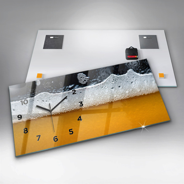 Ceas orizontale de perete din sticlă Prim-plan cu bere