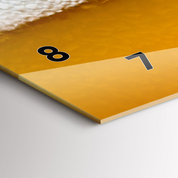 Ceas orizontale de perete din sticlă Prim-plan cu bere