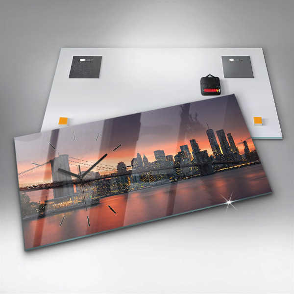 Ceas orizontale de perete din sticlă East River din New York