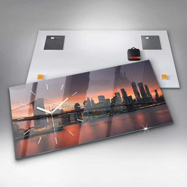 Ceas orizontale de perete din sticlă East River din New York