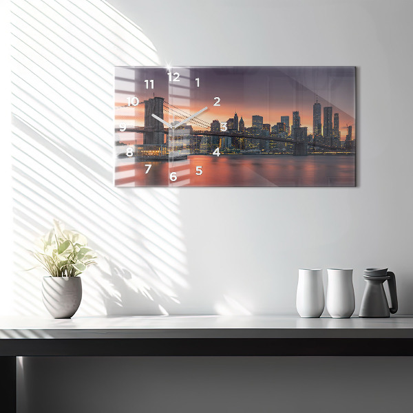 Ceas orizontale de perete din sticlă East River din New York