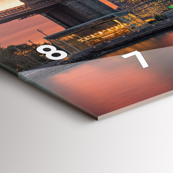 Ceas orizontale de perete din sticlă East River din New York