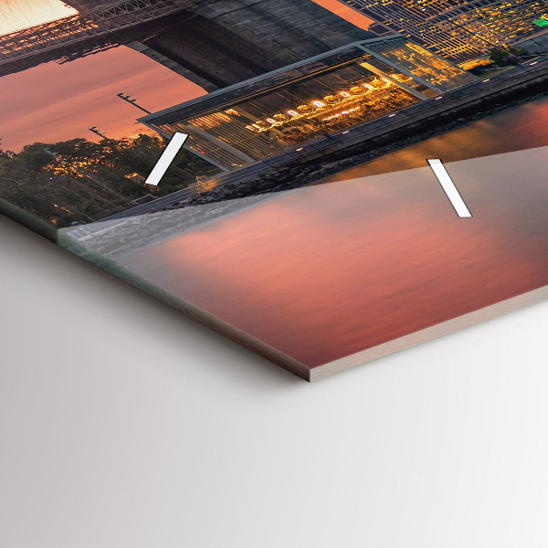 Ceas orizontale de perete din sticlă East River din New York