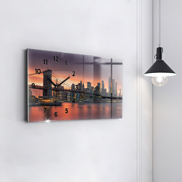 Ceas orizontale de perete din sticlă East River din New York