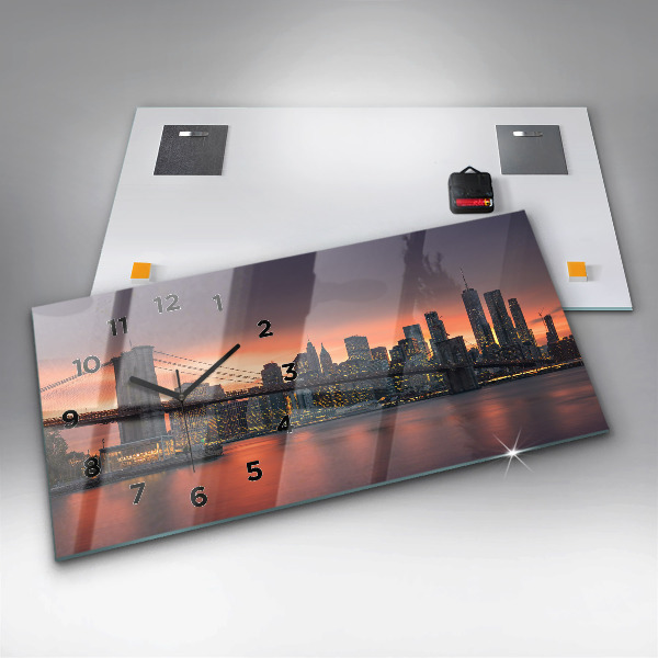 Ceas orizontale de perete din sticlă East River din New York