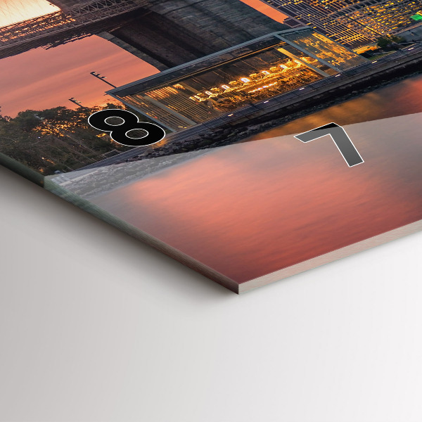 Ceas orizontale de perete din sticlă East River din New York