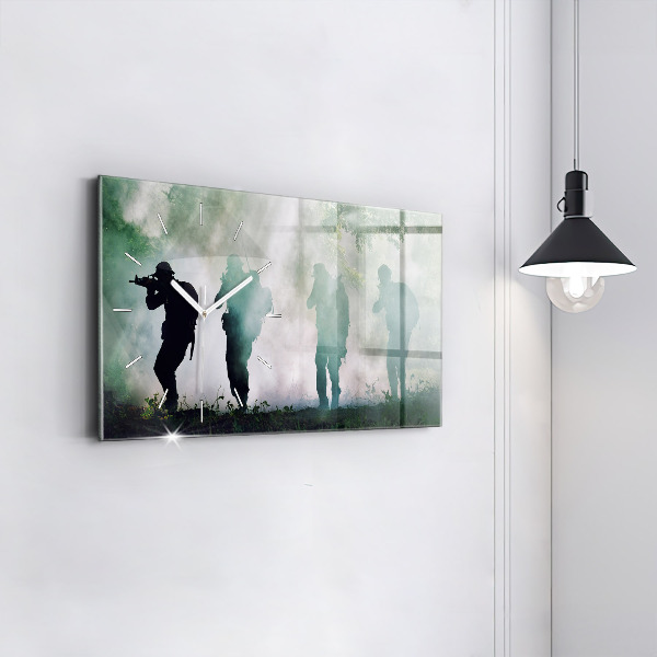 Ceas orizontale de perete din sticlă Soldații armatei în pădure