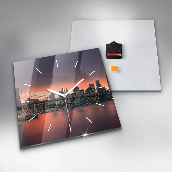 Ceas pătrat de perete din sticlă East River din New York
