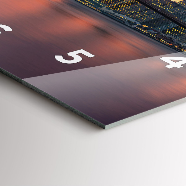 Ceas pătrat de perete din sticlă East River din New York