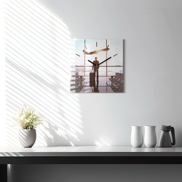 Ceas pătrat de perete din sticlă Omul la aeroport