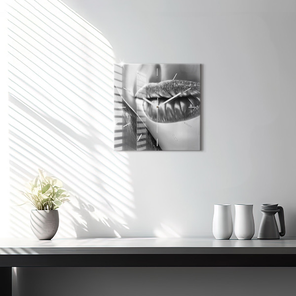 Ceas pătrat de perete din sticlă Gura de femeie