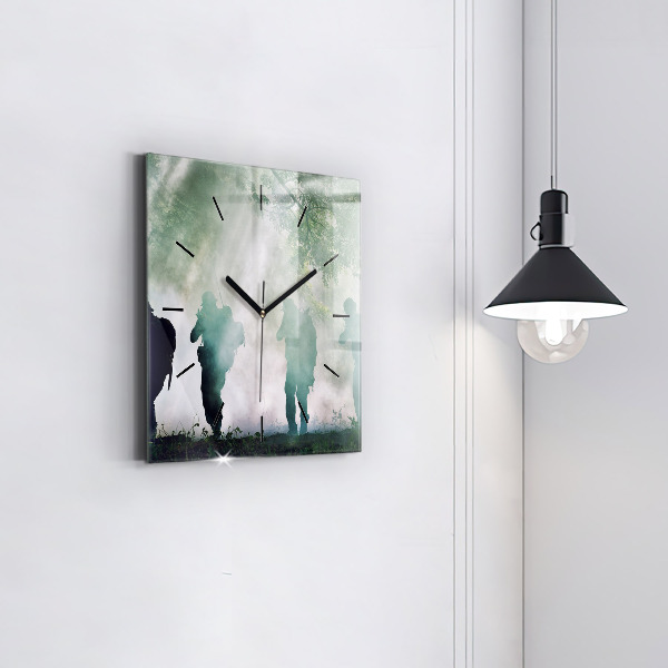 Ceas pătrat de perete din sticlă Soldații armatei în pădure