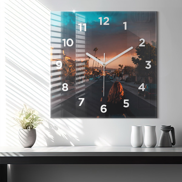 Ceas pătrat de perete din sticlă Femeie pe drum